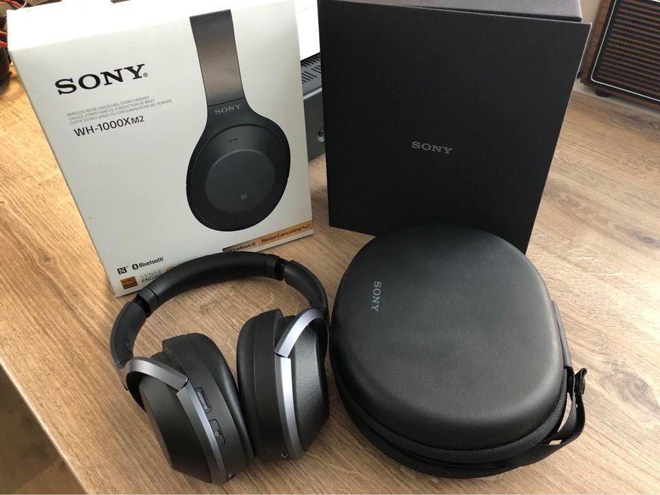 Sluchátka Sony WH-1000XM2