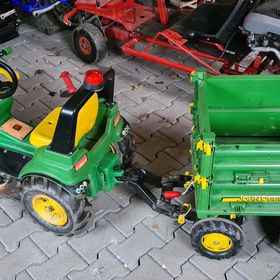 Obrázek k inzerátu: Dětský elektrický traktor s přívěsem John Deere