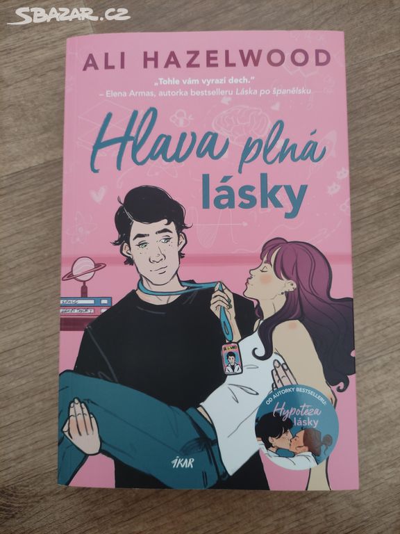 Hlava plná lásky (Ali Hazelwood)