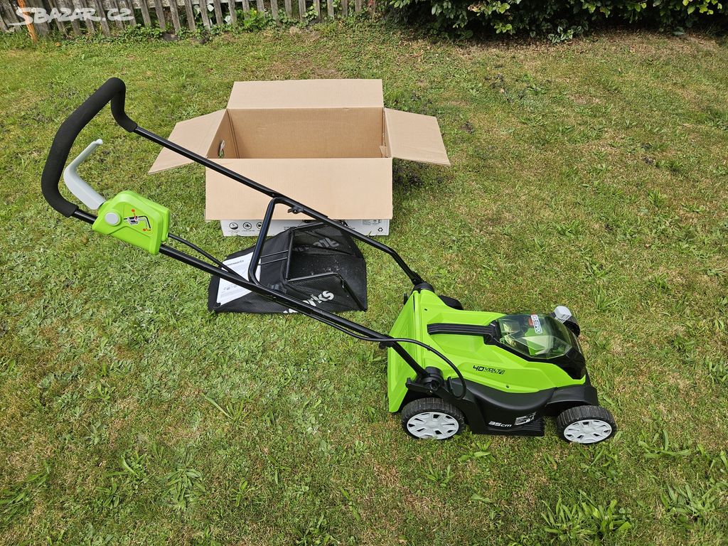 Aku bateriová sekačka 35 cm Greenworks G40LM35 40V