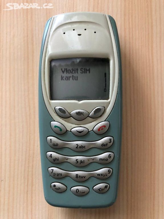 Mobilní telefon Nokia 3310 s plně funkční baterií