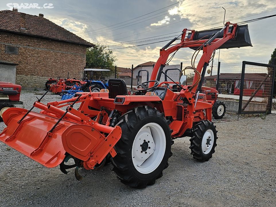 Kubota L1-245D