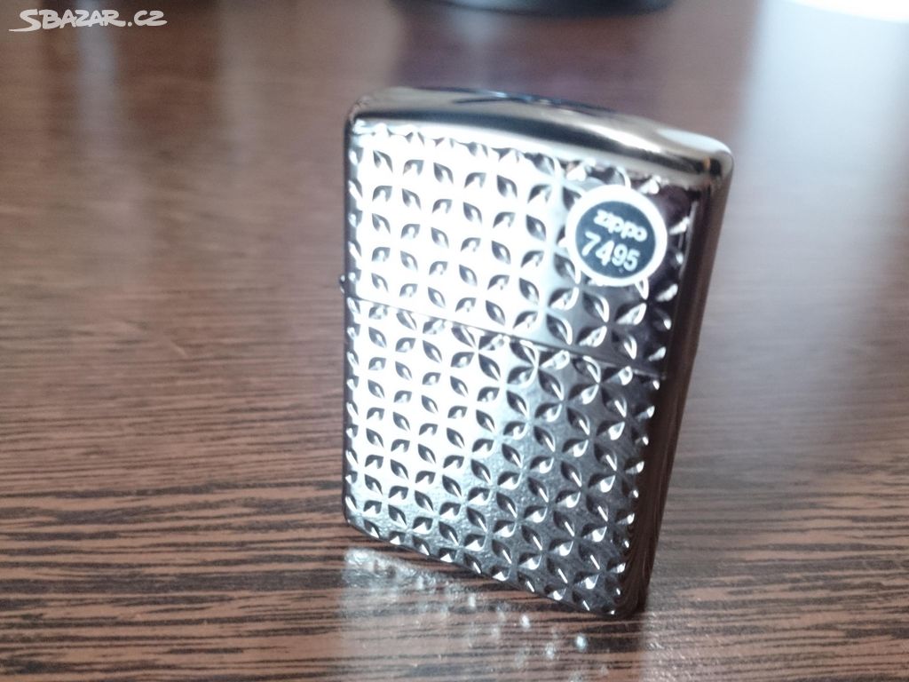 Nový ZIPPO zapalovač.