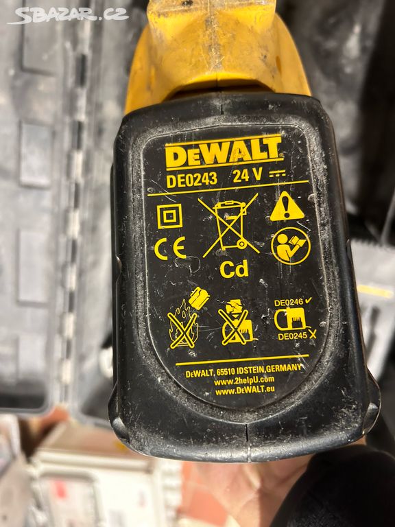 Prodám vrtací aku kladivo Dewalt DC222