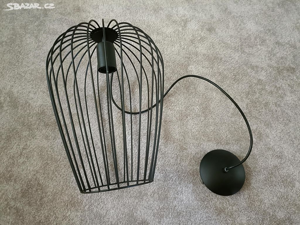 Černá závěsná drátěná lampa (15 cm)