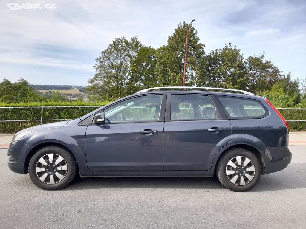 FORD FOCUS 1.6i 74KW,ROK 2010 147.800 KM, SERVIS