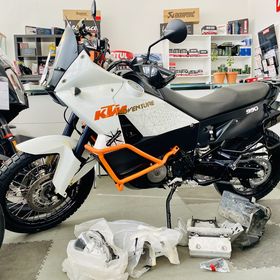 Obrázek k inzerátu: KTM 990 ADVENTURE WHITE ABS = AKRAPOVIČ / VÝBAVA