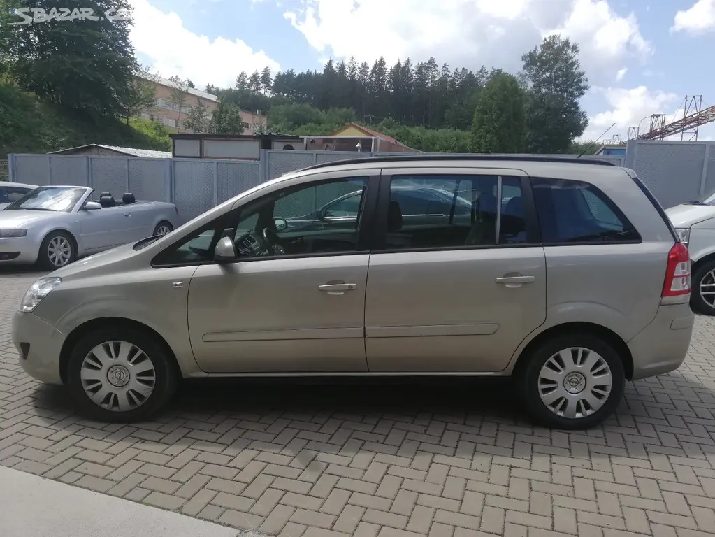 Opel Zafira 1,6i Eco, 7 míst, CNG, Klima ,serviska - fotka 3