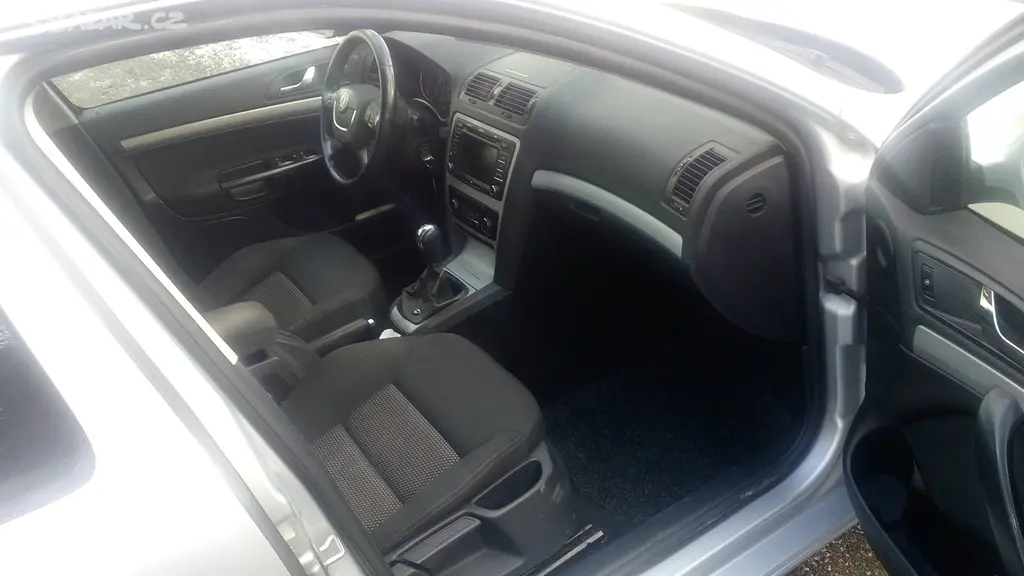 Škoda Octavia combi II TDI 77kW Elegance facelift - fotka 5