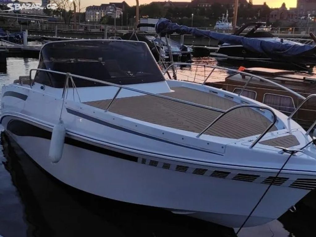 TRIDENT 640 SUNDECK , Kajutová motorová LOĎ .