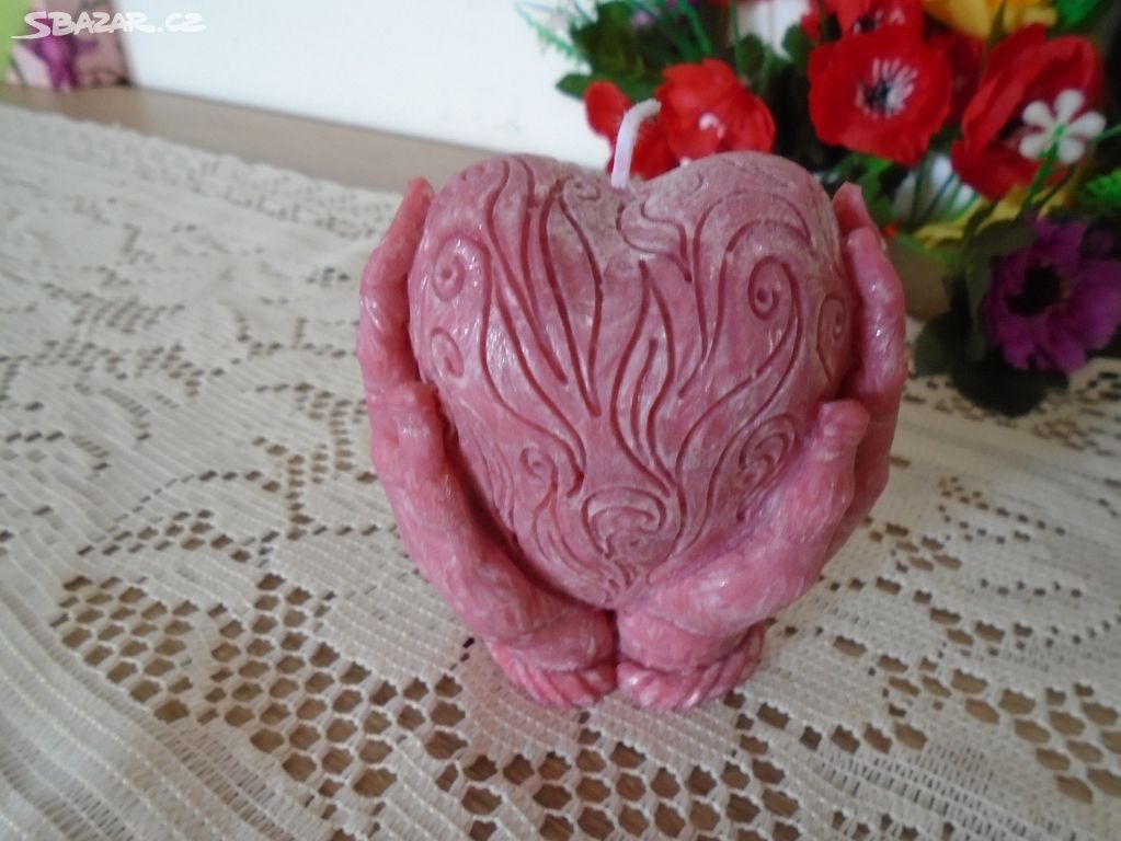 Dekorační 3D svíčka "Srdce v dlani"