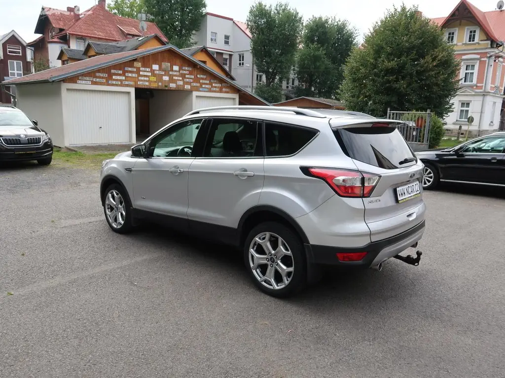 Ford Kuga, 2,0TDCi,110kw,AP,4x4,18ALU - fotka 4