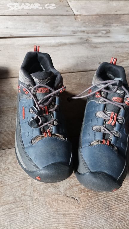 Dětské nízké gore-texové trekové boty Keen 36