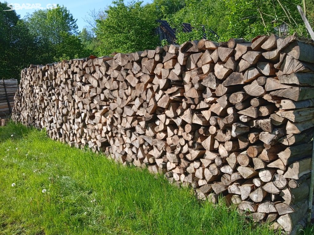 tvrdé palivové dřevo suché naštípané Vsetín