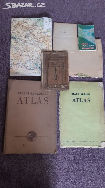 Historické mapy a atlas.