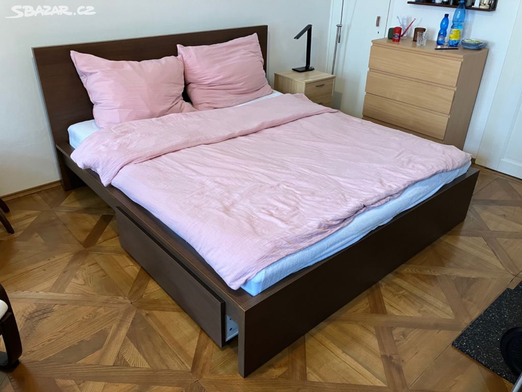Velká manželská postel + matrace 200 x 180