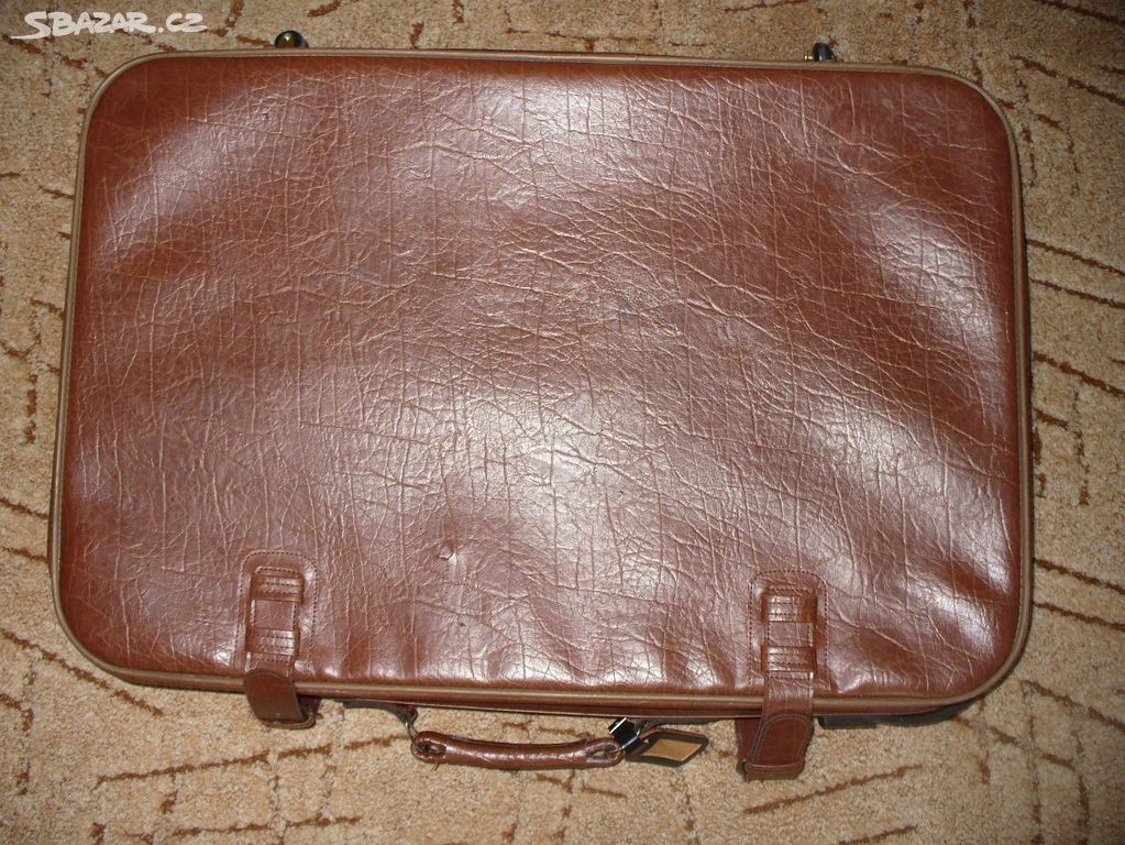 retro cestovní kufr kožený