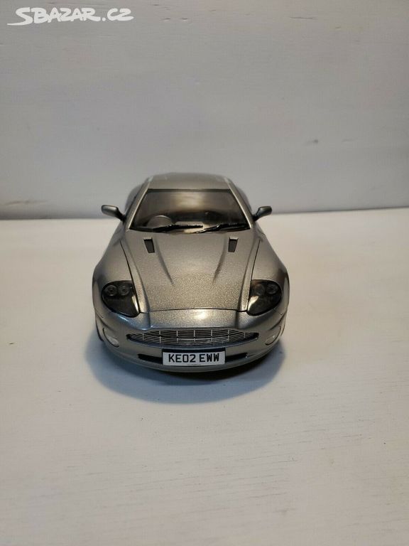 1:18 Aston Martin Vanquish bez K. Beanstalk Group