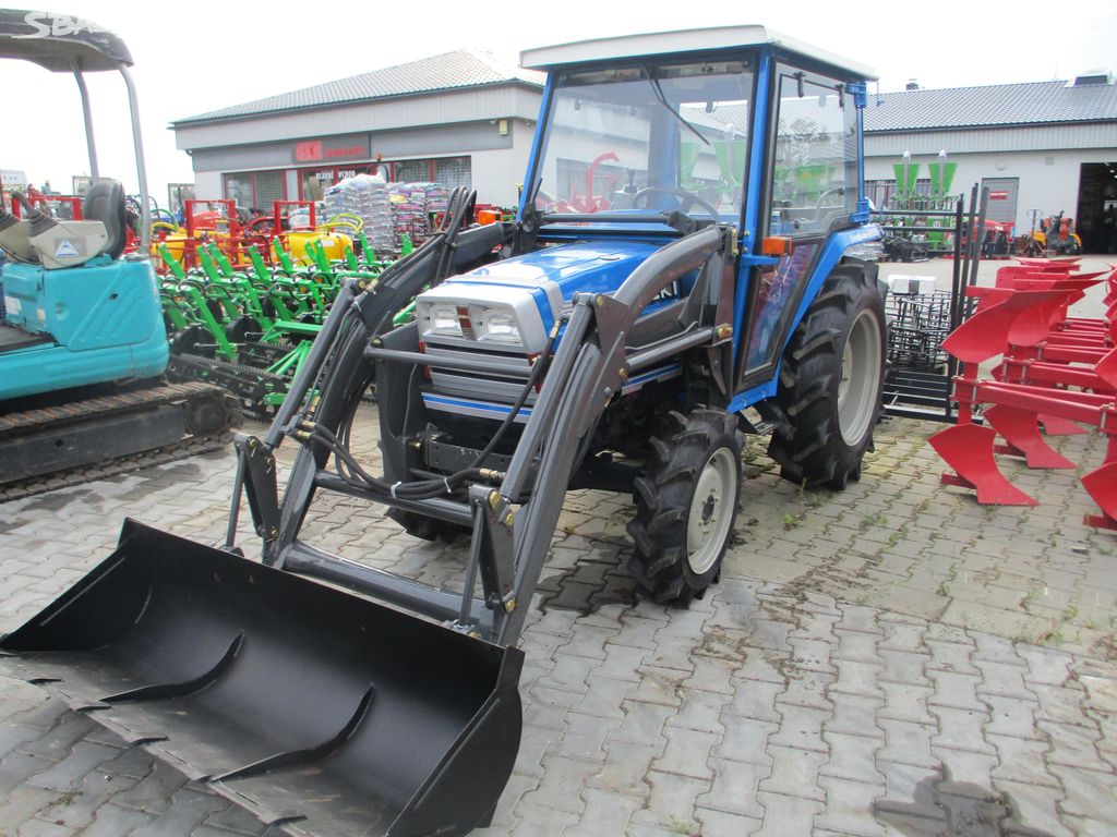 Malotraktor Iseki TA 255 s kabinou a orig nakladač