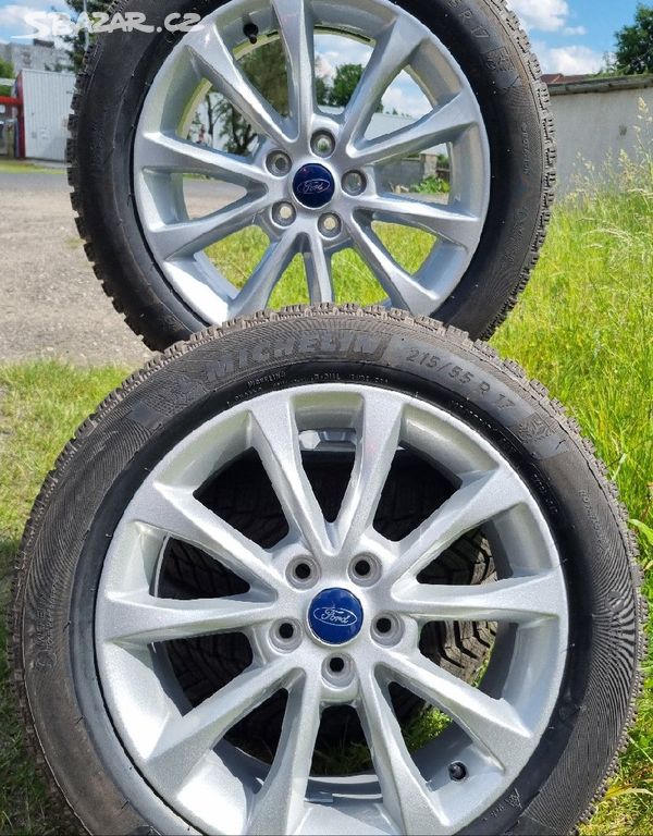 Zánovní zimní Ford Mondeo 17" 5x108 215/55/17