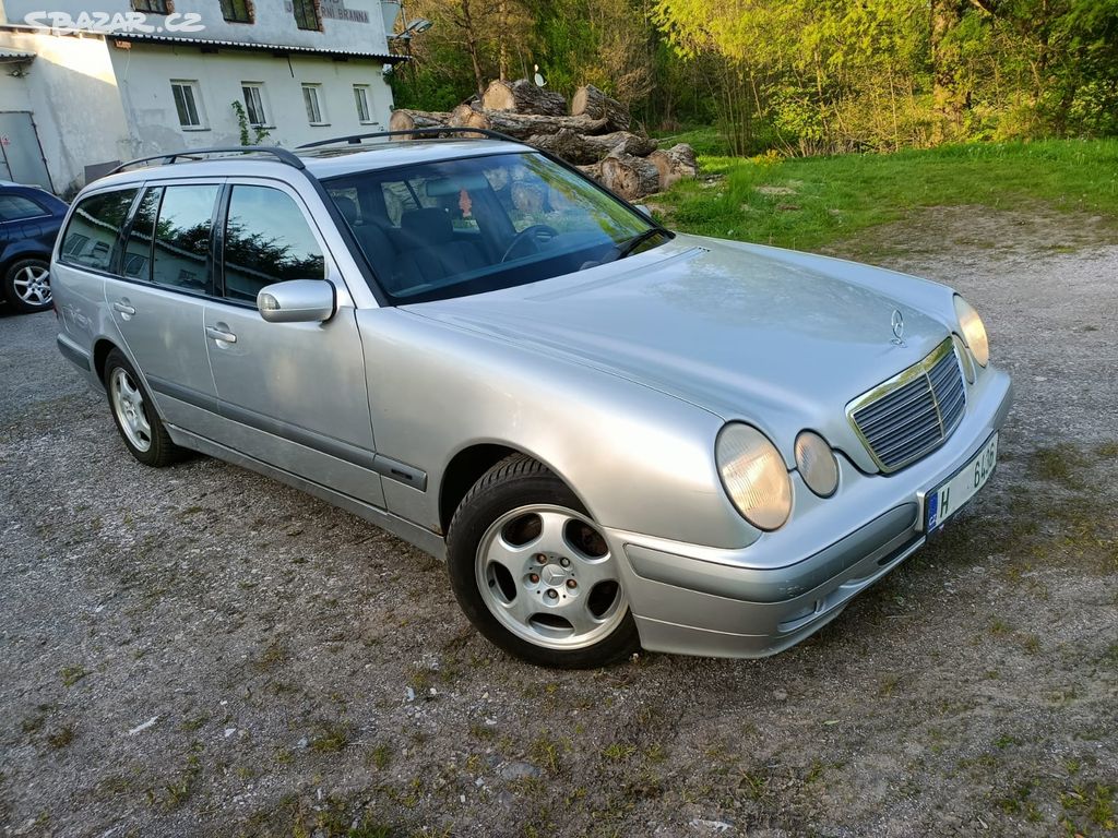 // Mercedes E 270 cdi, w210, 125kw, 2002 // N. D.