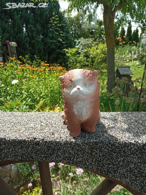 Zahradní dekorace- Sedící koťátko