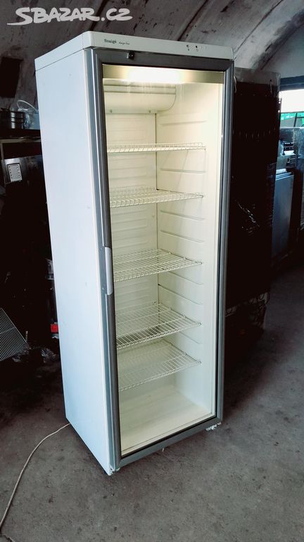 Prosklená lednice Snaige 320 l užitný objem