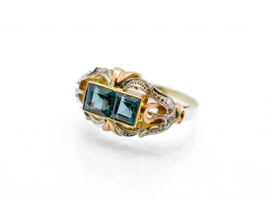 Zlatý prsten se zelenými kameny, vel. 56 (17696)
