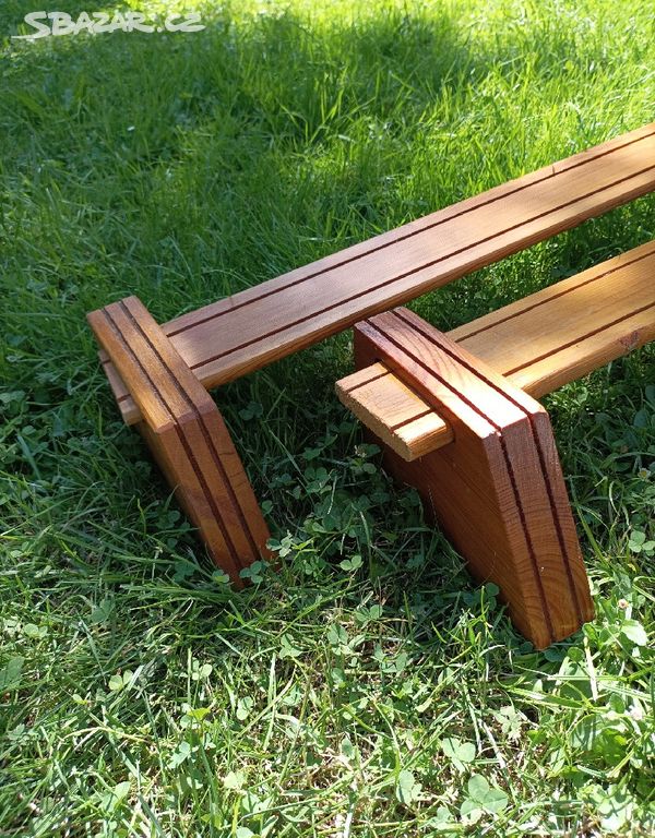 dřevěné konzole vyrobené na zakázku