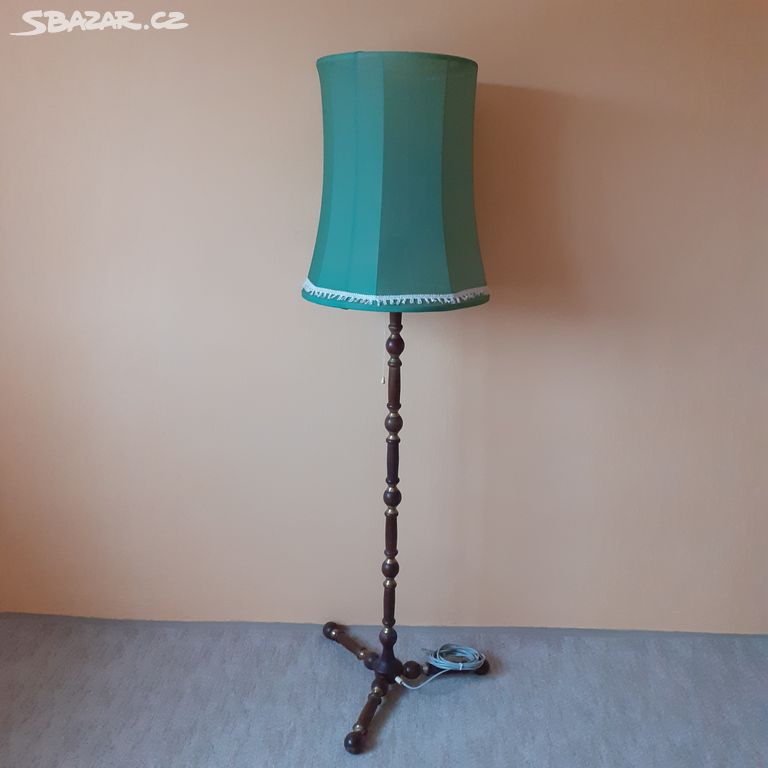 stojací lampa