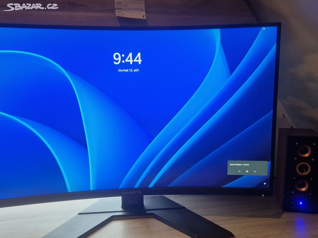 monitor Gigabyte 31,5" prohnutý