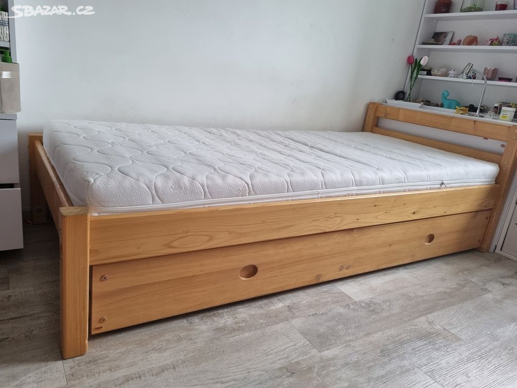 Dřevěná postel masiv Domestav