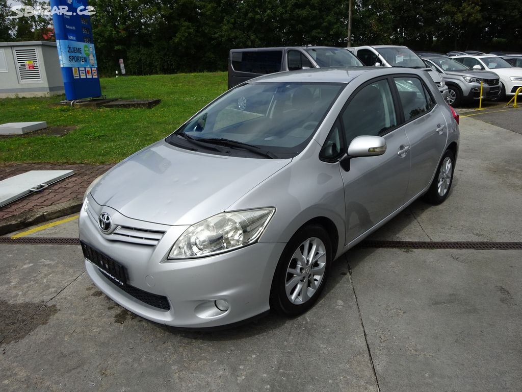 Toyota Auris 1,4 D-4D, 2 sady kol, garance km