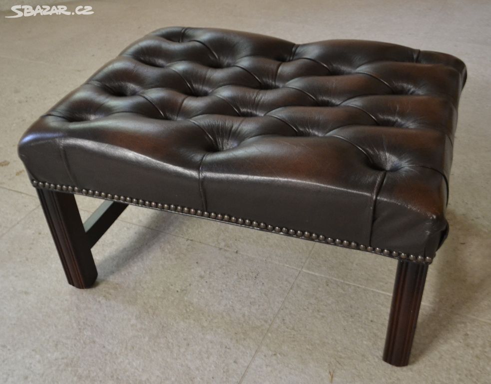 Originál Chesterfield taburet, zn. Centurion.