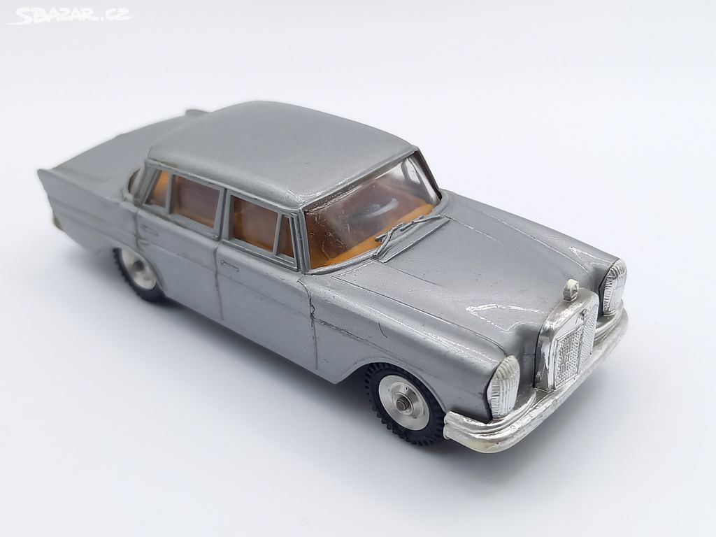 GAMA Mini-mod M 1:47 Mercedes 220S