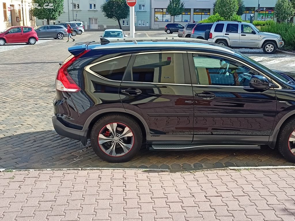 osobni automobil honda crv