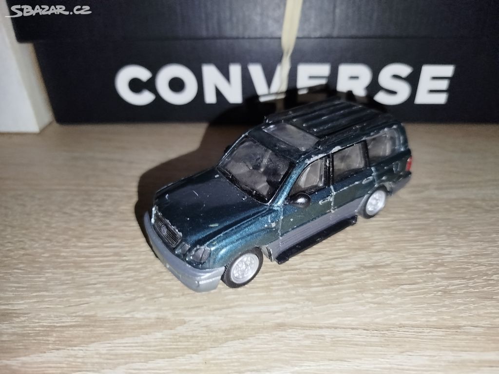 Toyota land cruiser 1:43