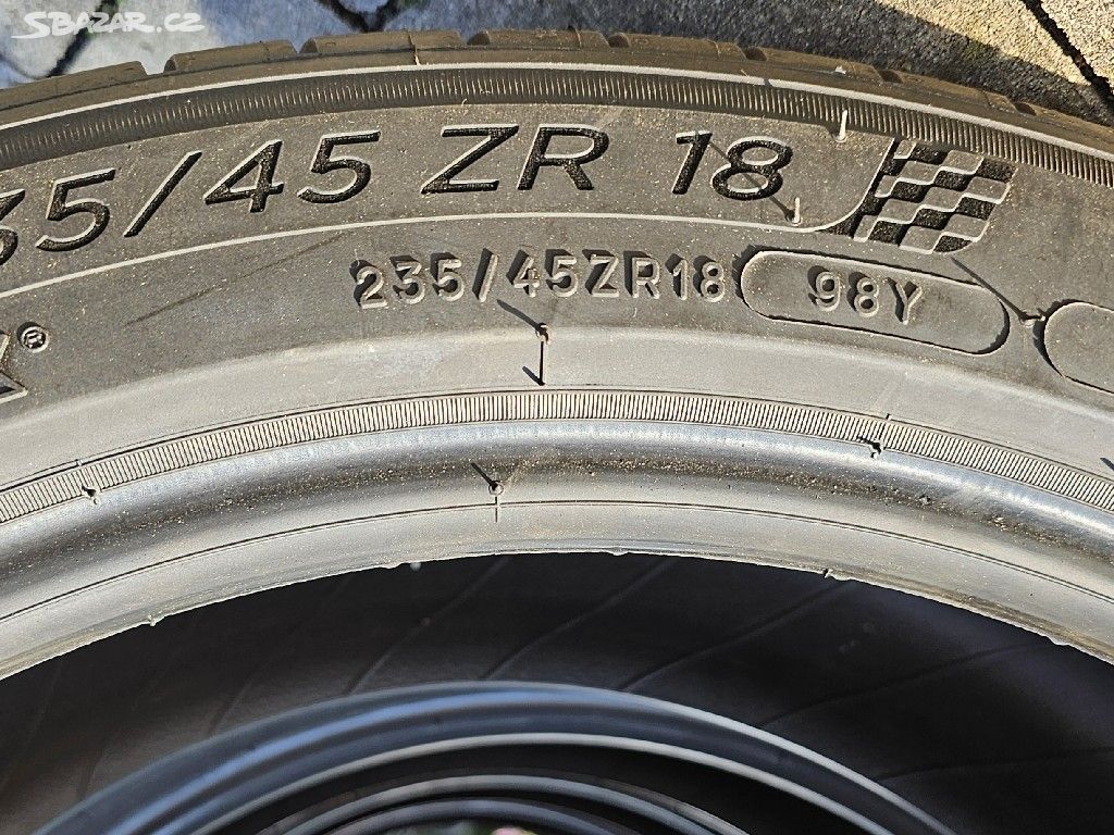 Michelin Pilot Sport 4, 235 45 18, 235/45/18