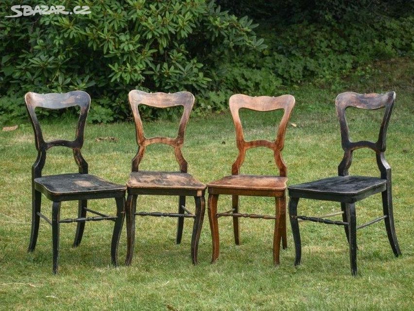 Čtyři starožitné židle