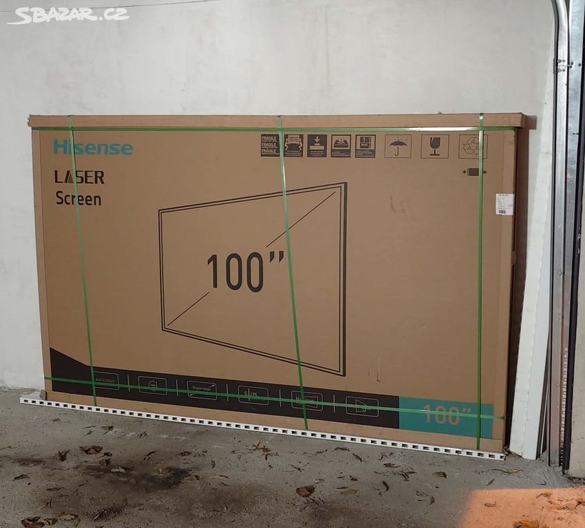 Projekční plátno Hisense 100" (254 cm) laser TV