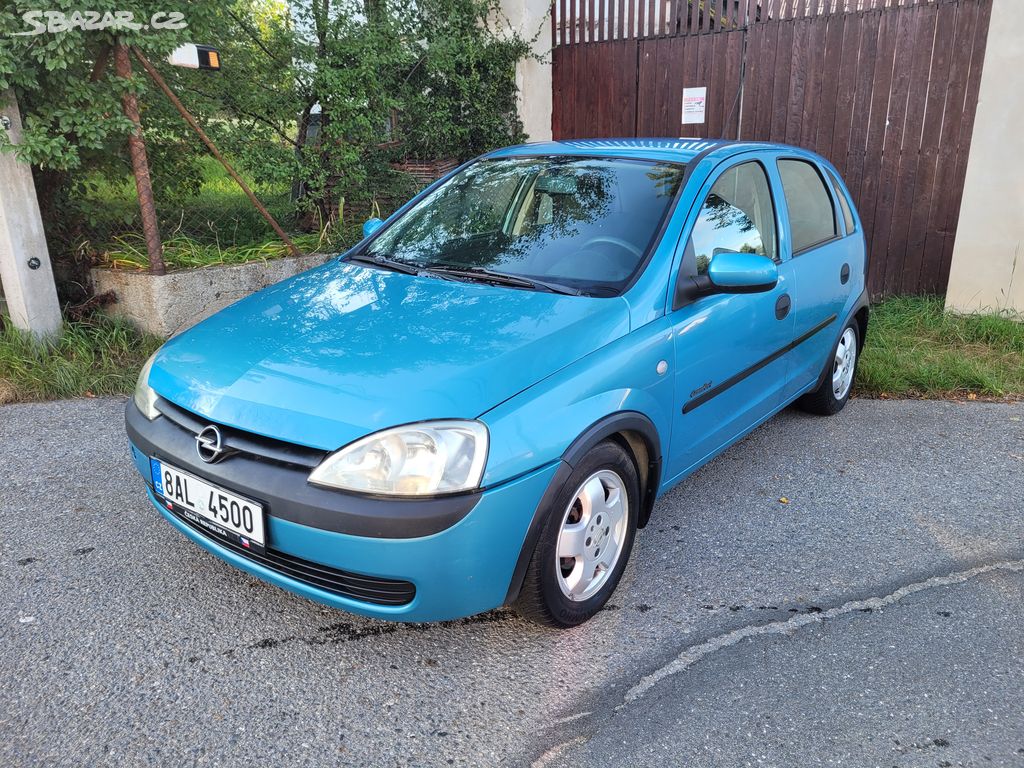 Opel CORSA 1,2 benzín, koupeno nové v ČR.