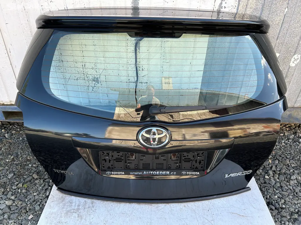 Toyota Verso zadní dveře