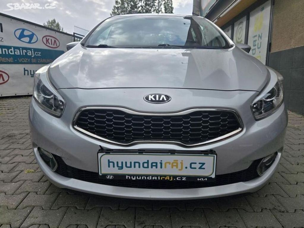 Kia Cee´d 1.6-NAVI-POLOKŮŽE-LED-KAMERA