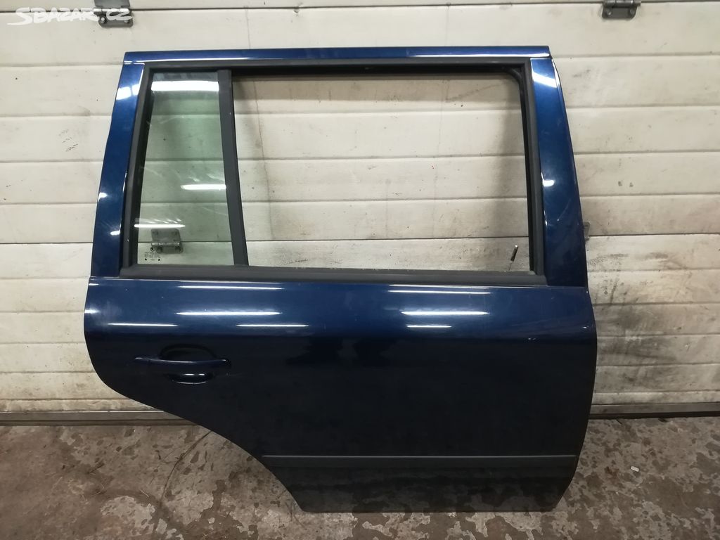 Škoda Octavia 1 pravé zadní dveře modrá met 9460