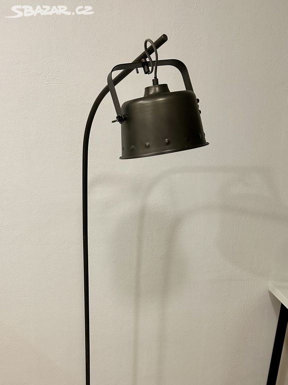 Stojací lampa