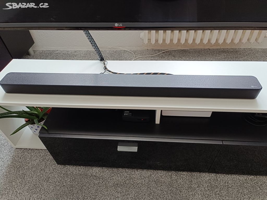 Sound Bar LG a zadní reproduktory