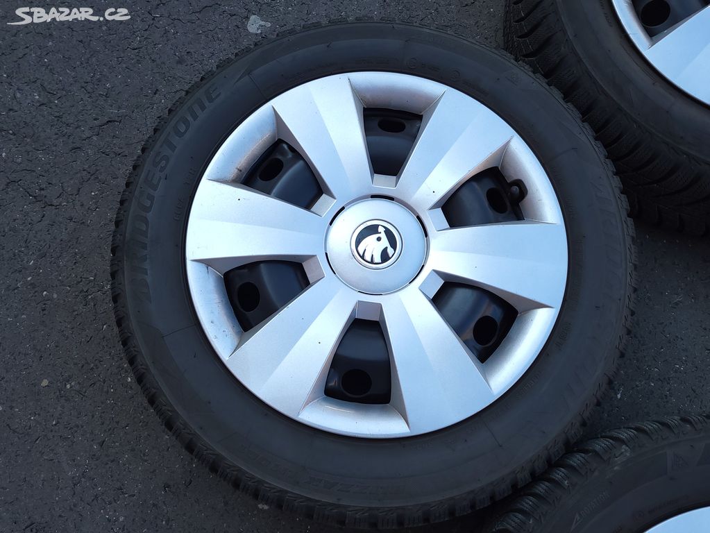 Pěkná zimní kola 15" 5x100 Škoda Fabia 3, Rapid