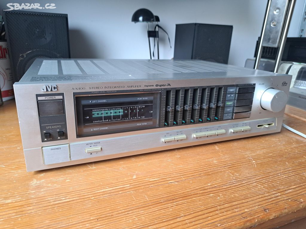 JVC AX 400