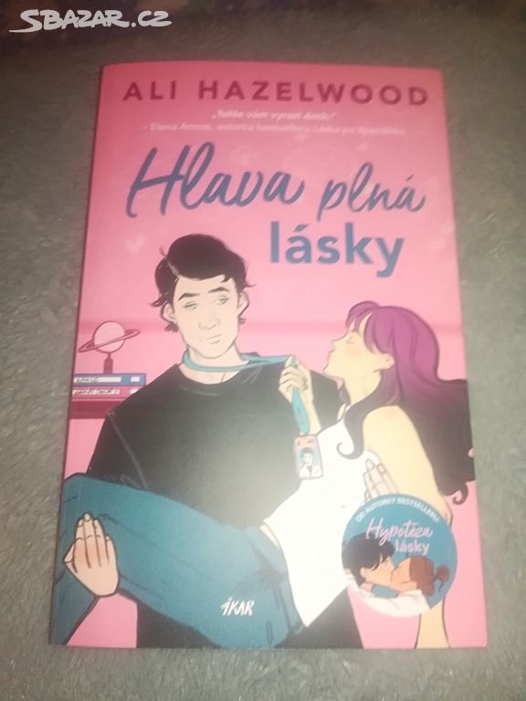 Hlava plna lasky,autorka Ali Hazelwood