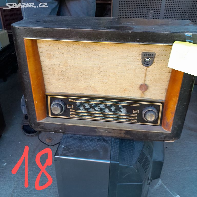 Historické radio Philips 521 A